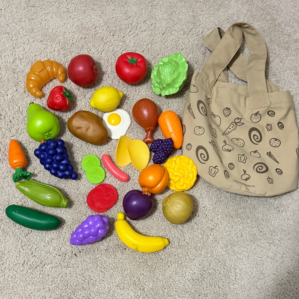 Learning Resources Colorful Durable Play Food Set w Tote Bag plus bonus items!